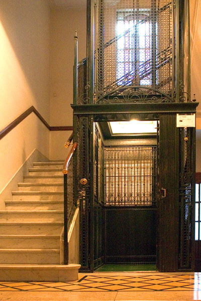    Queen on Vidal   Echeverria