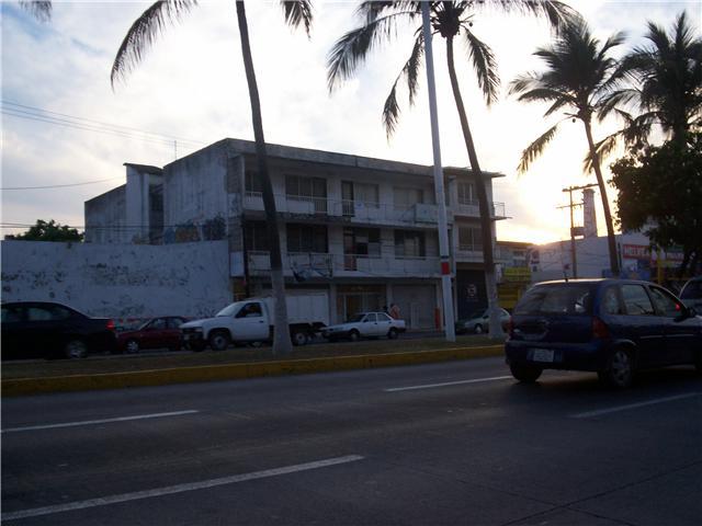 RENTA DE PISOS   DE  EDIFICIO  Y   2  LOCALES MUY AMPLIOS   ZONA CENTRO